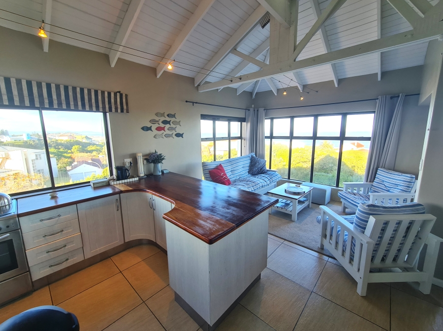 8 Bedroom Property for Sale in Paradise Beach Eastern Cape